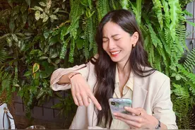 曾之乔婚后再晒照，身穿杏色西服内搭浅黄衬衫，休闲又率性图片