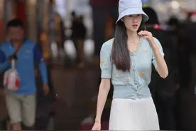 看街拍 识包包：实用又时髦 Goyard戈雅tote包穿搭示范图片
