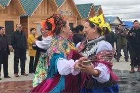 中国少见的白种人民族：金发碧眼却是土生土长的中国人，美女众多图片