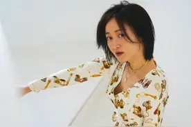 44岁胡可难掩老态，却成《三叉戟》亮点，有皱纹后演技也愈发老道图片