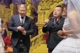 网红二驴给徒弟办婚礼有多奢侈？直升机引路，几十台百万豪车跟随图片