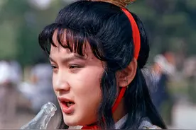 搞笑！那些你没见过的古早花絮图：贾宝玉喝北冰洋，小燕子打电话图片