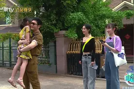 黄晓明自曝二胎想生女儿，见路人女孩拥抱又牵手，被赵丽颖催生图片