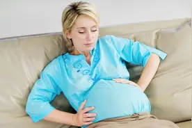 孕妇宫缩2天还生不出来，剖腹取出后饿到没劲哭，干饭却比谁都猛图片