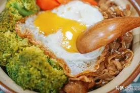 学会自制日式肥牛饭，缺点就是肥牛太足了，有点费米饭图片