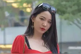 红色连衣裙美女图片