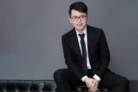 福建小伙，高中辍学，向父母借1万元创业，公司市值近100亿图片