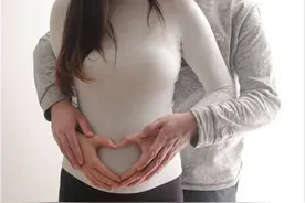 娱乐圈喜事连连！多位女星宣布升级当妈，70岁薛家燕终圆抱孙梦图片
