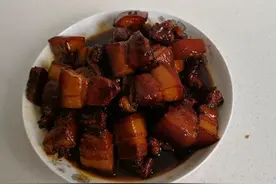 红烧肉的家常做法，肥而不腻，香甜软烂，好吃还简单图片