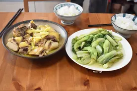 两个人的晚餐，一荤一素都是家常菜，网友：这样过日子实在，真实图片