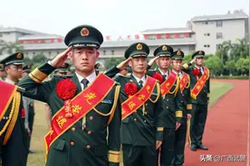 命令：批准下列警官退出现役…图片