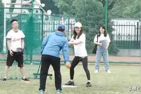 “换下”爸爸，和妈妈去黄龙打棒球、橄榄球图片