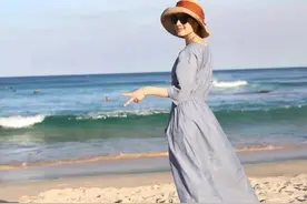 建议女人：一旦奔，出门尽量戴帽子，瞧下图，40像30岁，谁戴谁美图片