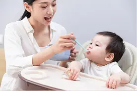米粉应该吃到啥时候？超过这个月龄就别吃了，不然会影响孩子发育图片