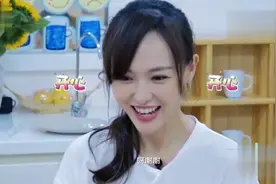 唐嫣化身幼儿园老师，跟小朋友画画玩游戏，全程露出梨涡笑，超暖视频封面