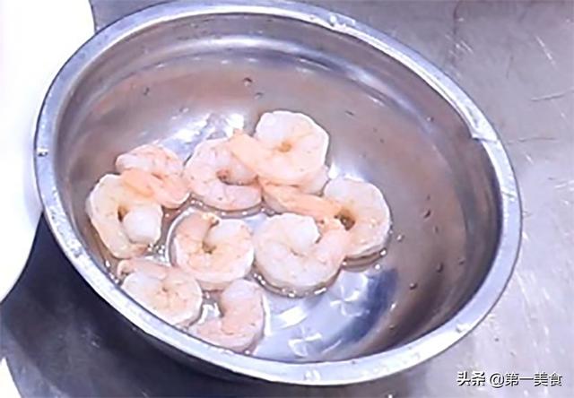 “蛋炒饭”家常做法，这几个技巧很关键，米饭金黄松散，粒粒分明