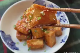 蒜蓉辣椒豆腐、台湾盐酥鸡、小黄瓜炒肉丝，三道美味营养下饭菜图片