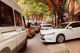 A.网络问政·政落实｜定时巡逻，长效整治贵阳金华小学附近交通秩序图片