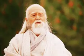 空见为何会知道屠龙刀的秘密，他当真是郭破虏吗？你看他师傅是谁图片