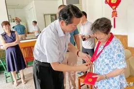 黄伟雄开展“七一”走访慰问和讲党课活动图片