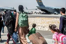 美国8处营区已收容超53000名阿富汗难民 48%美国人对处理方式不满意图片