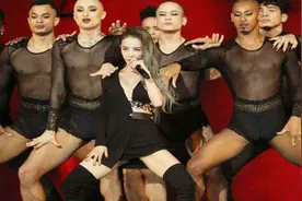 让老外膜拜的华语现场，韩国颁奖礼变蔡依林演唱会，看呆台下韩星视频封面