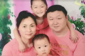 河南两岁男孩用稚嫩的声音唤醒了植物人妈妈，却没能留住妈妈图片