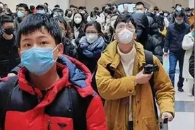 国家包机接小留学生回国，家长是如何想的，国外的月亮真的圆吗？图片