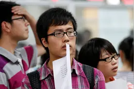 张雪峰给大学生忠告：大学里“最没用”的证书，考了也是浪费时间图片