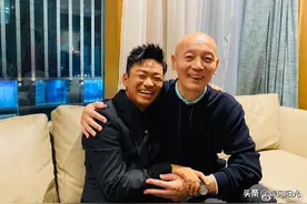 王宝强晒葛优合影，笑侃：我大爷还是我那个大爷图片
