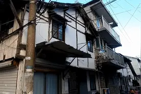 没有游人的上海古镇，商业传奇不复存在，许多古宅被拆除重建图片
