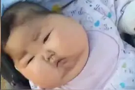 奶奶把孙子养成“小胖墩”，到处炫耀，孩子妈却忧心忡忡图片
