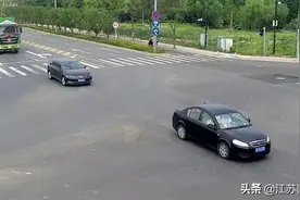 江苏苏州：转弯未让直行，路口让行规则您真的懂吗？图片