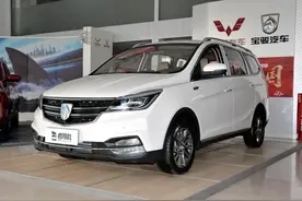 这台低价MPV还带有轻混系统，带你看宝骏730图片