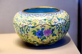 瓷器上的手绘和贴花有什么区别图片