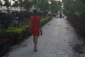 街拍松原市的长岭美女图片