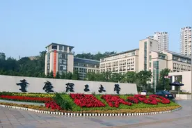 2020重庆理工大学重庆分专业录取分数线，文理科录取位次悬殊图片