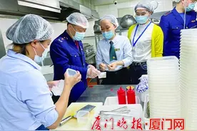 突击厦门两家餐厅：发现食安问题 已督促整改图片