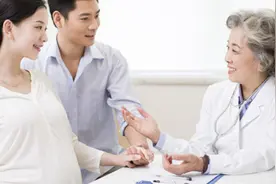 产妇进产房后有多"尴尬"？产妇：脱裤子只是个开始图片