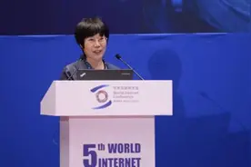 她任教山东大学，后被清华聘请，破解国际通用哈希函数而出名图片