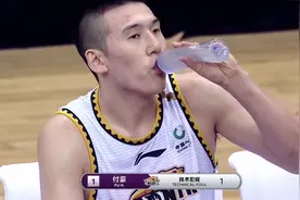 裁判针对辽宁？付豪背打被吹走步+抱怨吃T，球迷：正式加盟球队图片