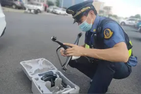 空中侦查，无人机发现场地外训练的教练车，更夸张的是天热教练“偷懒”，让学员独自练车图片