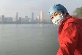 武汉街头救起发病倒地男子，河北护士刘丽获阿里天天正能量“战疫英雄”奖图片