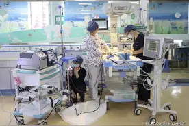 揪心！福州新生儿误吸胎粪，“肺泡都被粪填满了”，随时可能被憋死……图片