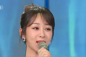 五四晚会女星造型：热巴双马尾减龄，关晓彤红裙乖巧，李沁仙女风图片