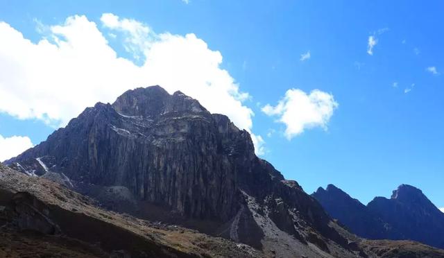 洛克线丨让无数行者放弃生命的地方，到底有多美