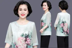 美到心坎里！50岁妈妈穿“梅花衫”+单鞋，风韵又吸睛，确实好看图片