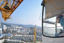 直击30岁女塔吊司机：工作时非常的“尴尬”图片