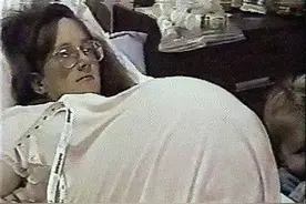 首例七胞胎每天喝42瓶奶粉，用52片尿布，23年过去了如今各个出众图片