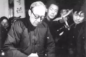 周恩来请他题字，蒋介石请他修谱，他是名满江南的“书坛泰斗”！图片